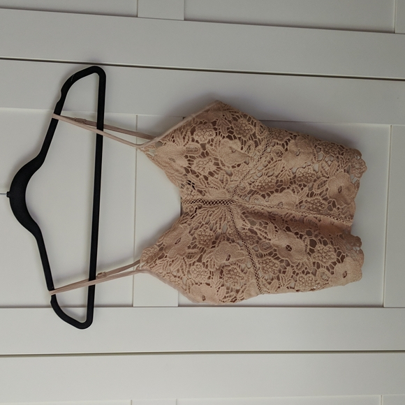 ❄️ 3/$25 Beige Taupe Crocheted Tank Top